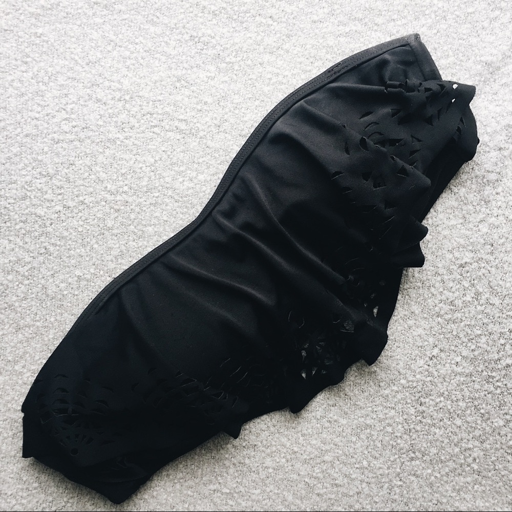 Black strapless bikini top